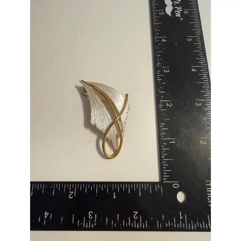 JJ Jonette Jewelry Two Tone Textured Leaf Brooch Silver Gold Tone Vintage Pin
